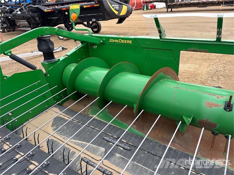 John Deere 615P 15 ft Combine Pickup Header رؤوس الحصادات الدراسات
