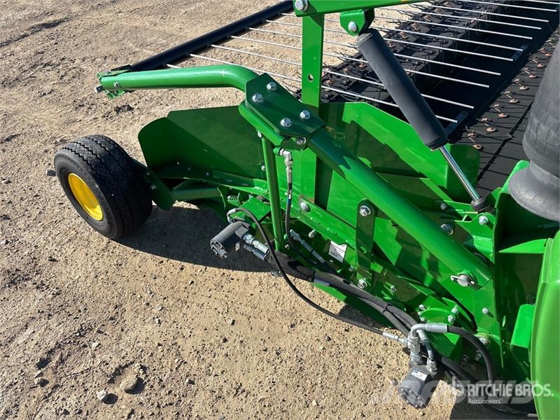 John Deere 615P 15 ft Combine Pickup Header رؤوس الحصادات الدراسات