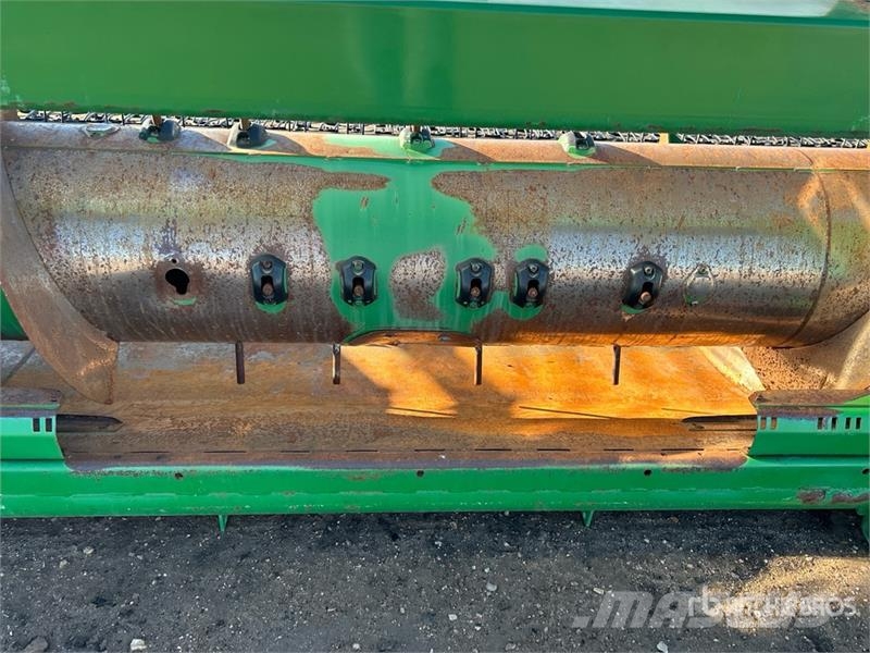 John Deere 615P 15 ft Combine Pickup Header Leikkuupöydät