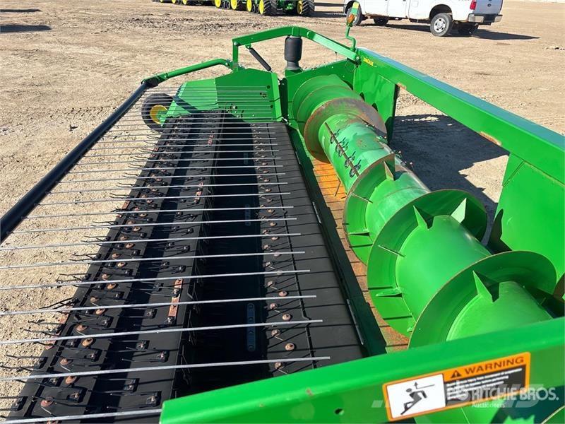 John Deere 615P 15 ft Combine Pickup Header رؤوس الحصادات الدراسات