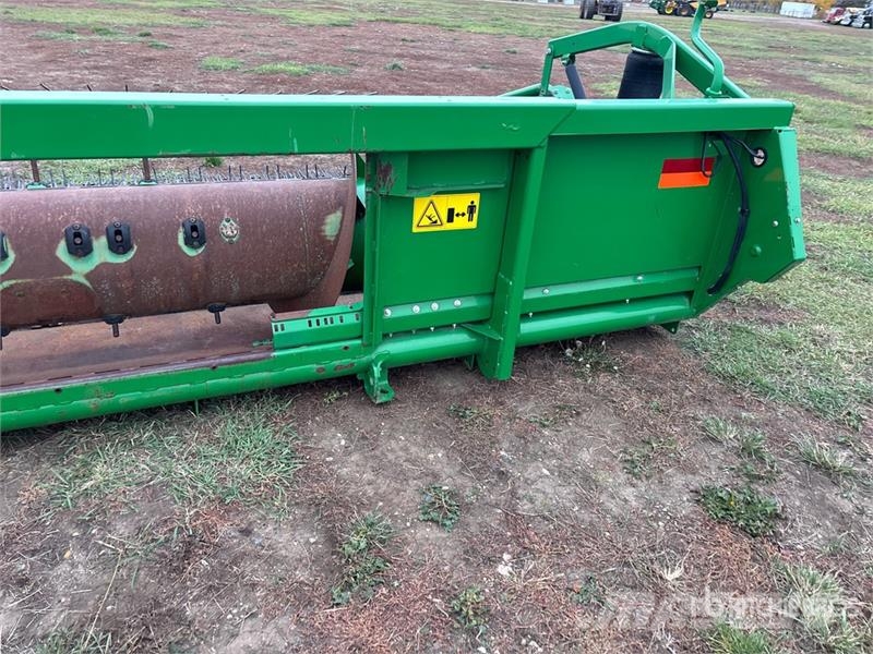 John Deere 615P 15 ft Combine Pickup Header Leikkuupöydät