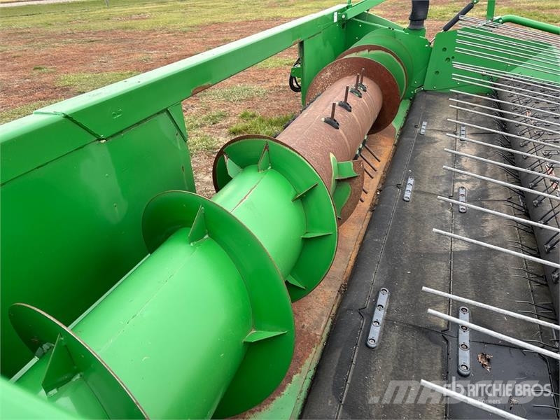 John Deere 615P 15 ft Combine Pickup Header Leikkuupöydät