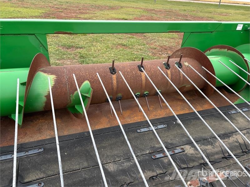 John Deere 615P 15 ft Combine Pickup Header Leikkuupöydät