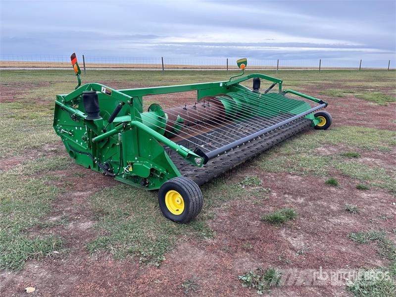 John Deere 615P 15 ft Combine Pickup Header Leikkuupöydät