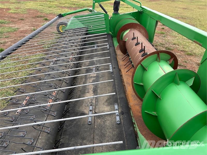 John Deere 615P 15 ft Combine Pickup Header Leikkuupöydät