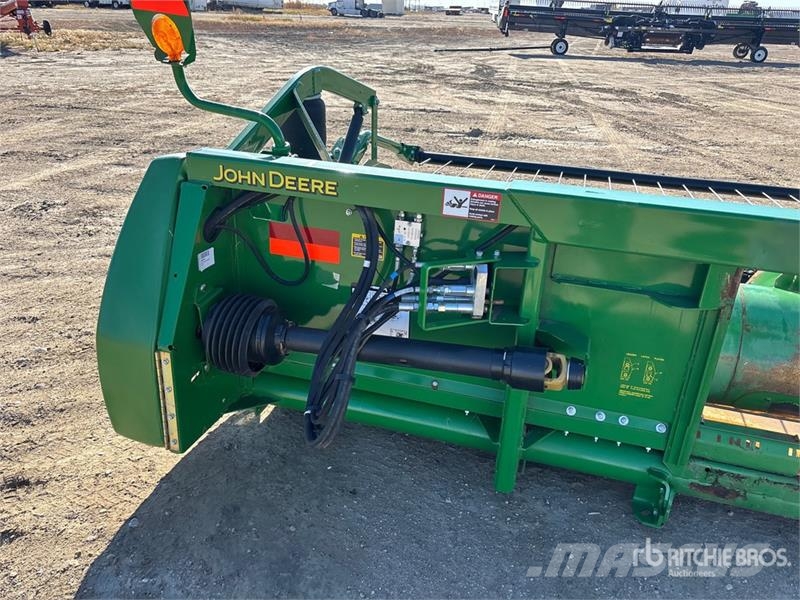 John Deere 615P 15 ft Combine Pickup Header رؤوس الحصادات الدراسات
