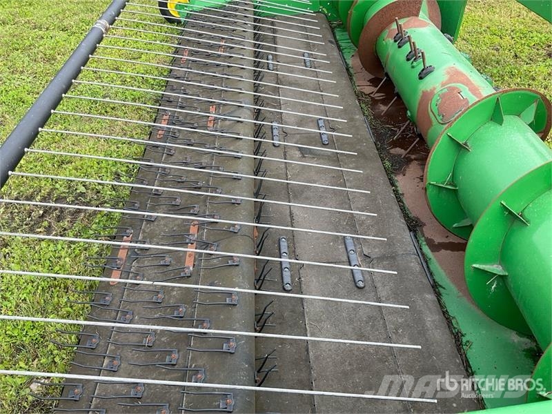John Deere 615P 15 ft Combine Pickup Header Derliaus nuėmimo kombainų galvos