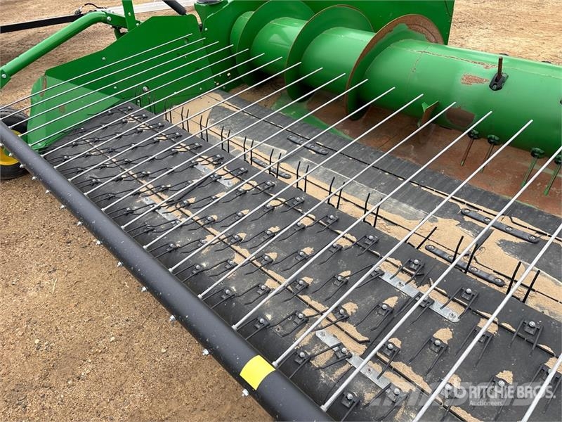 John Deere 615P 15 ft Combine Pickup Header رؤوس الحصادات الدراسات