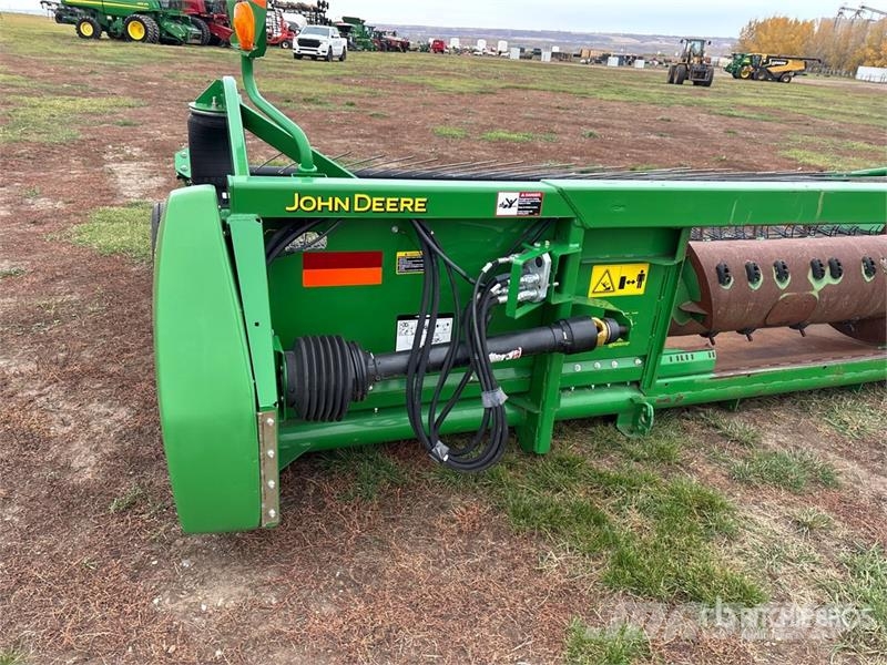 John Deere 615P 15 ft Combine Pickup Header Leikkuupöydät