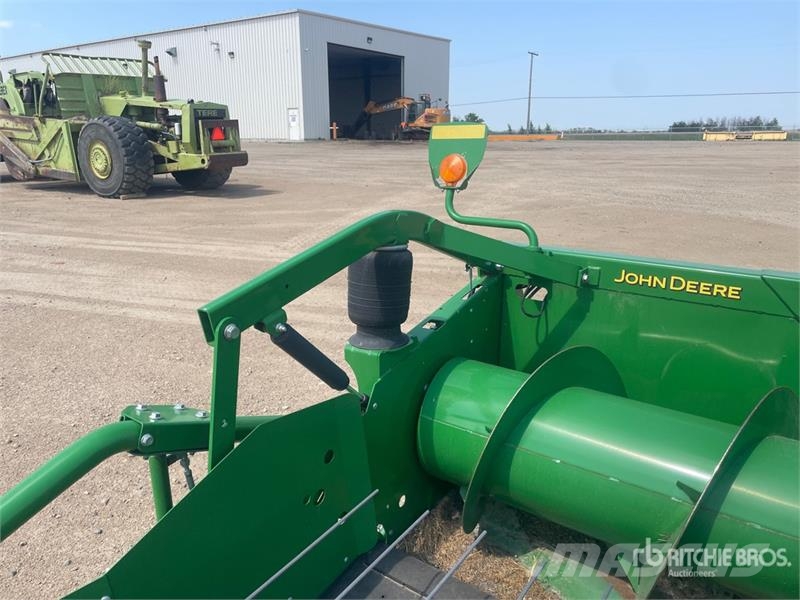 John Deere 615P 15 ft Combine Pickup Header Cabezales de cosechadoras combinadas