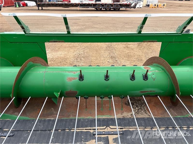 John Deere 615P 15 ft Combine Pickup Header رؤوس الحصادات الدراسات