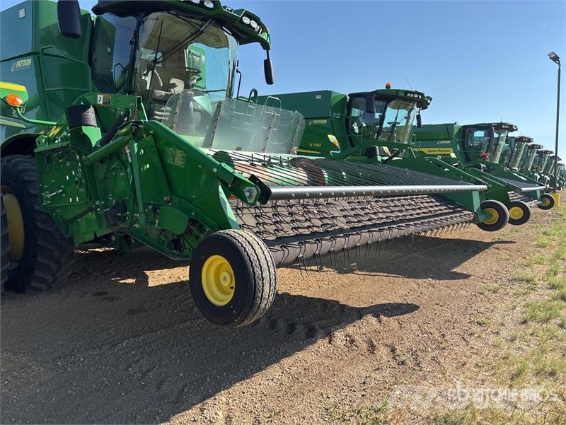 John Deere 615P 15 ft Combine Pickup Header Leikkuupöydät