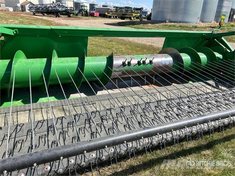 John Deere 615P 15 ft Combine Pickup Header Glave hederi za kombajne