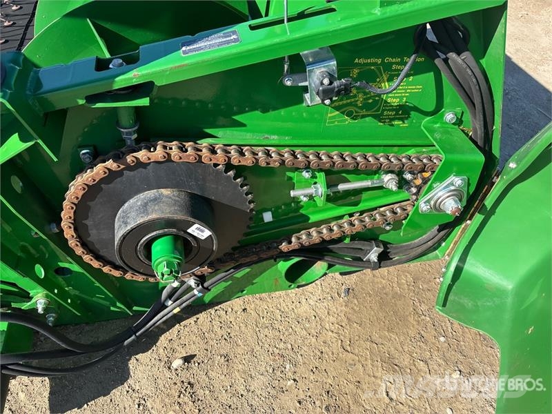 John Deere 615P 15 ft Combine Pickup Header رؤوس الحصادات الدراسات