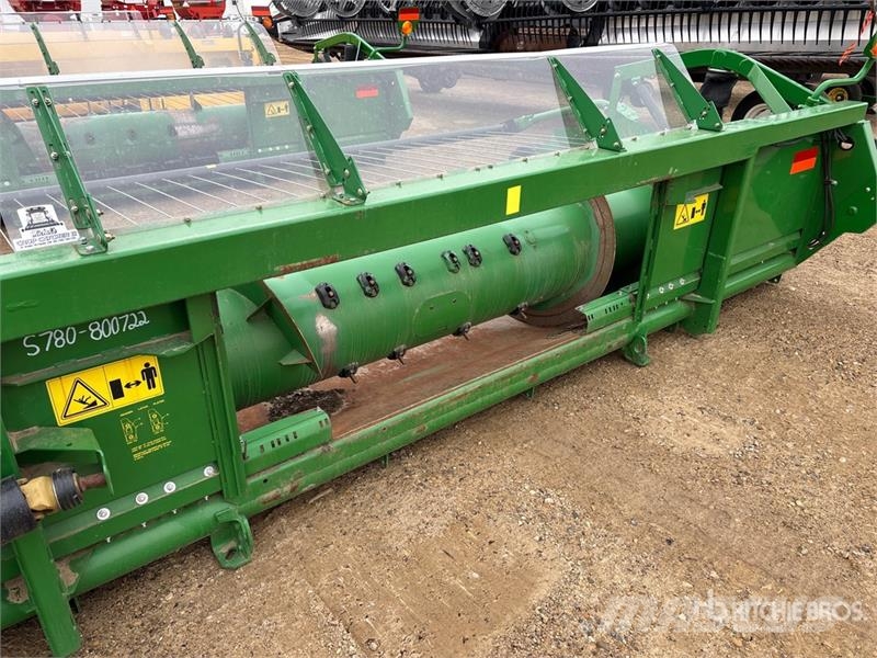 John Deere 615P 15 ft Combine Pickup Header رؤوس الحصادات الدراسات