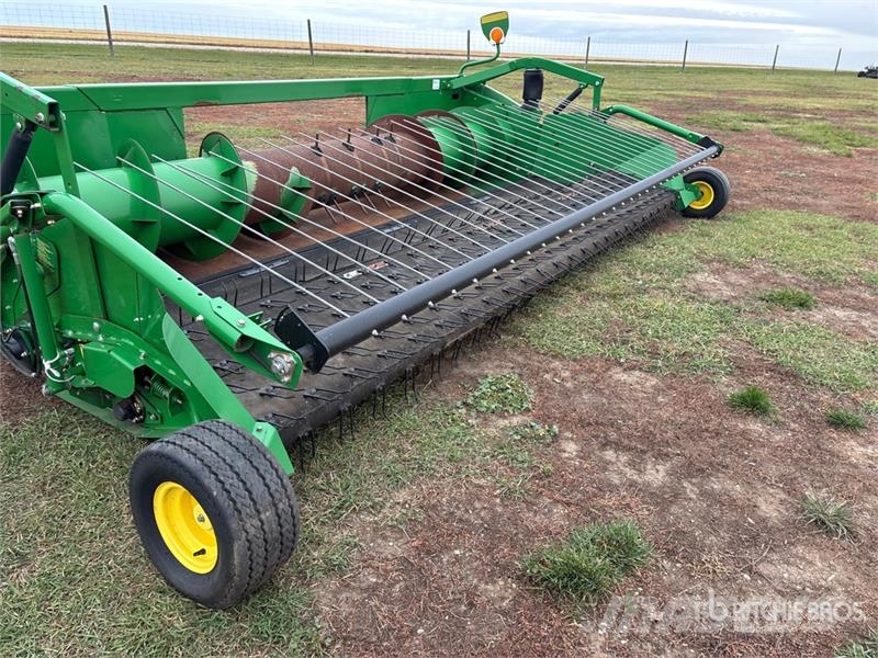 John Deere 615P 15 ft Combine Pickup Header Leikkuupöydät