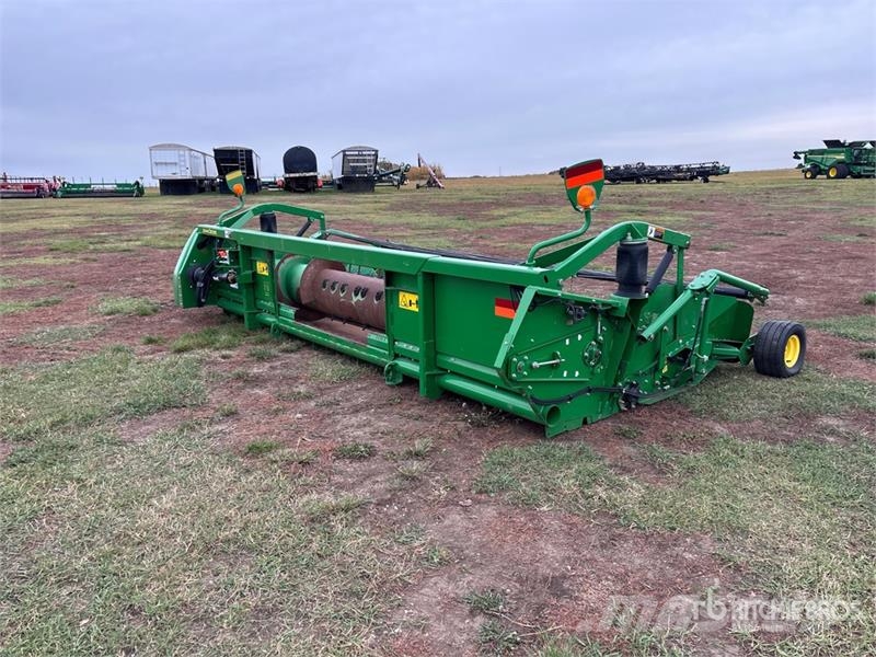 John Deere 615P 15 ft Combine Pickup Header Leikkuupöydät