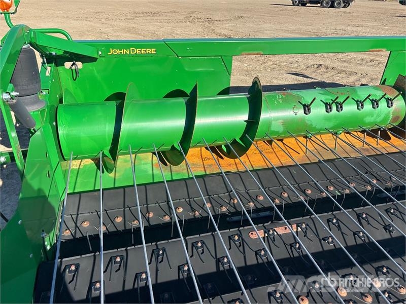 John Deere 615P 15 ft Combine Pickup Header رؤوس الحصادات الدراسات