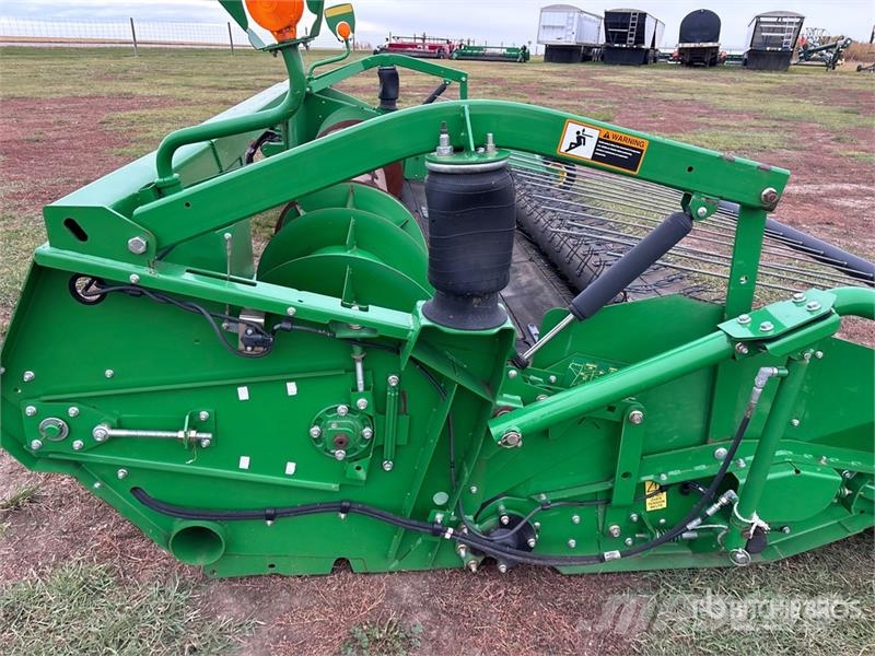 John Deere 615P 15 ft Combine Pickup Header Leikkuupöydät