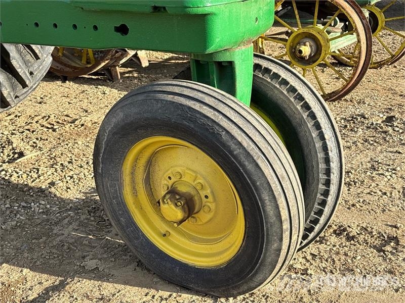 John Deere 630 2WD Narrow Front Antique Tractor Traktorit