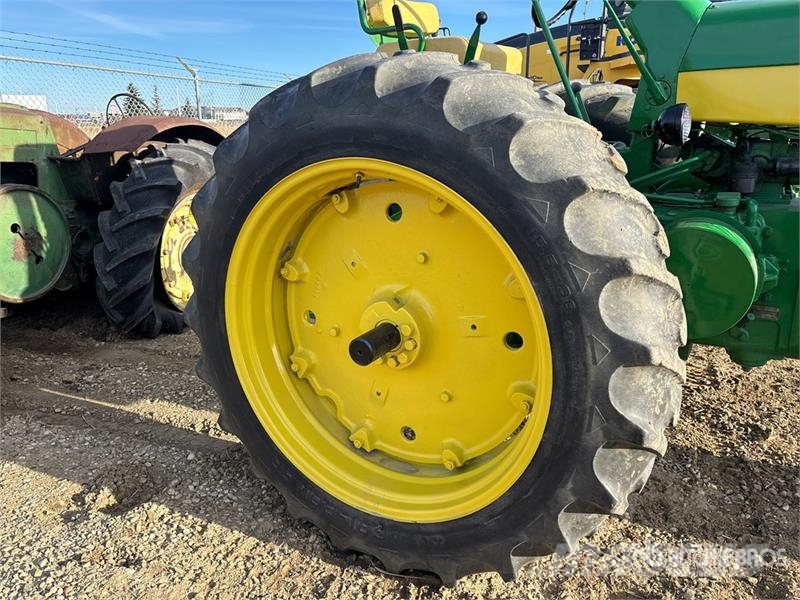 John Deere 630 2WD Narrow Front Antique Tractor Traktorit