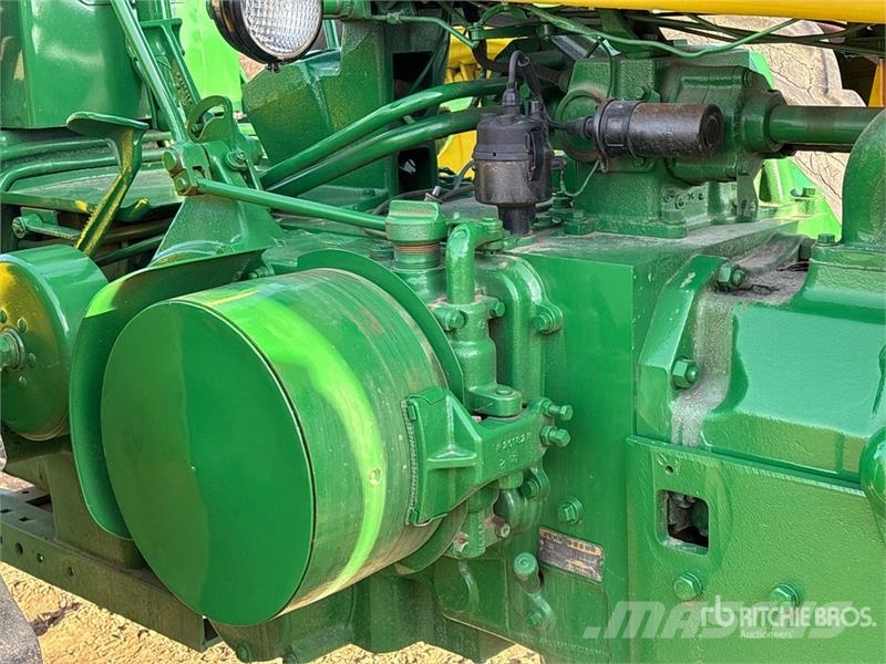 John Deere 630 2WD Narrow Front Antique Tractor Traktorit
