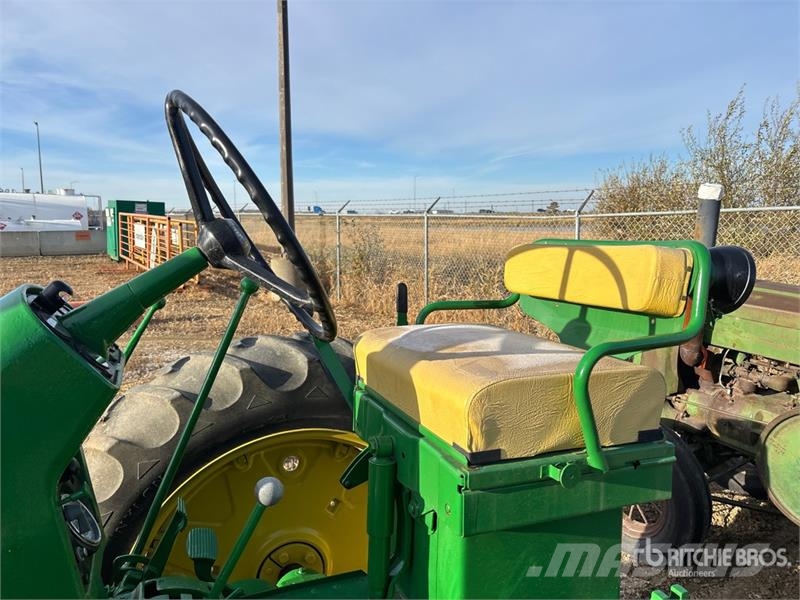John Deere 630 2WD Narrow Front Antique Tractor Traktorit