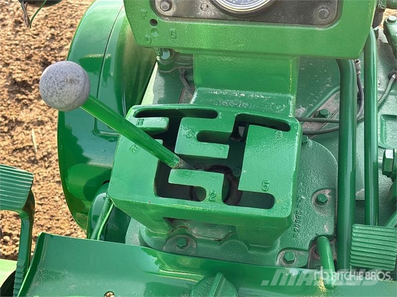 John Deere 630 2WD Narrow Front Antique Tractor Traktorit