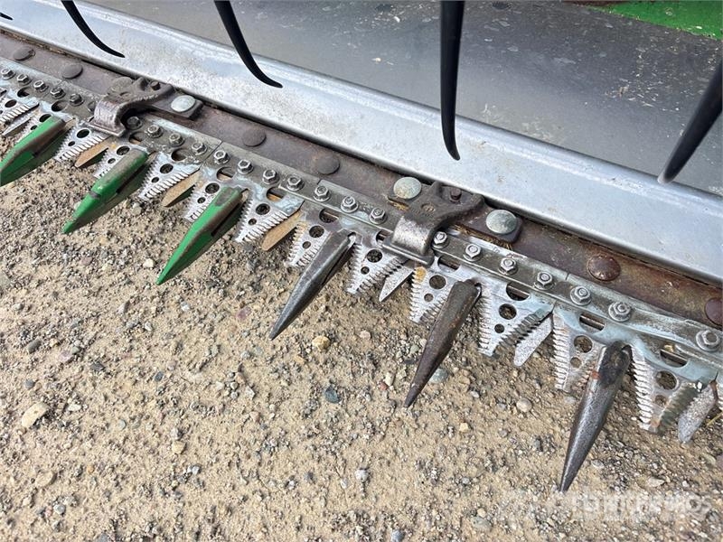 John Deere 630R 30 ft Rigid Combine Header Glave hederi za kombajne