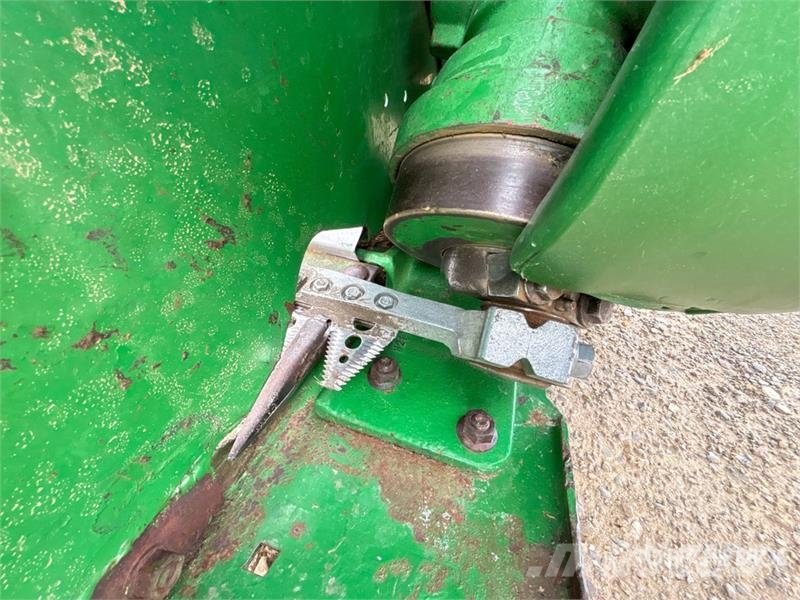 John Deere 630R 30 ft Rigid Combine Header Glave hederi za kombajne