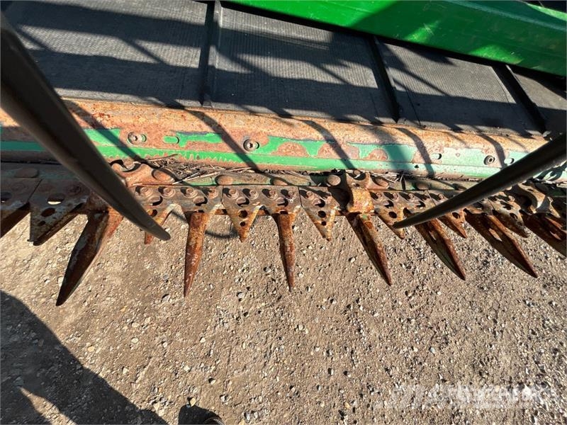 John Deere 635D رؤوس الحصادات الدراسات
