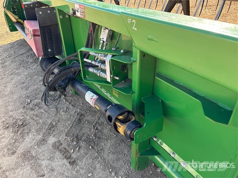 John Deere 635F Barre de coupe pour moissonneuse batteuse