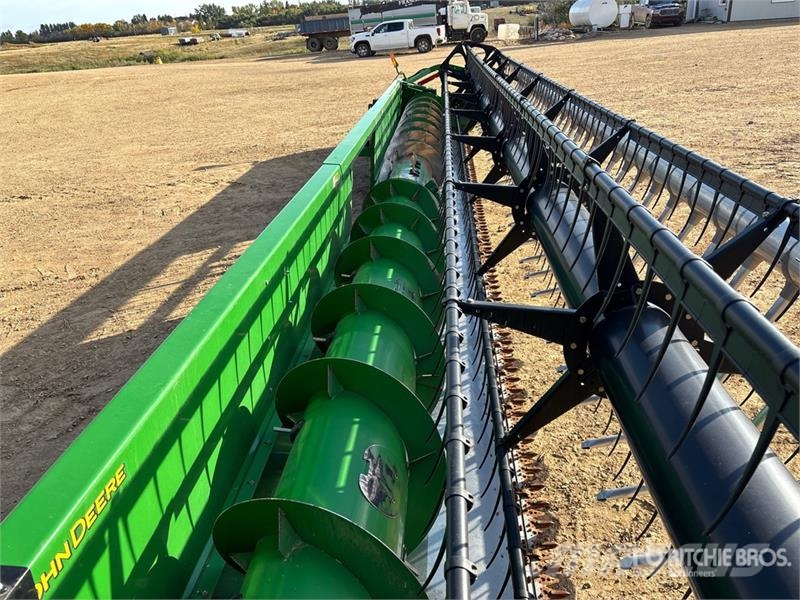 John Deere 635F Barre de coupe pour moissonneuse batteuse