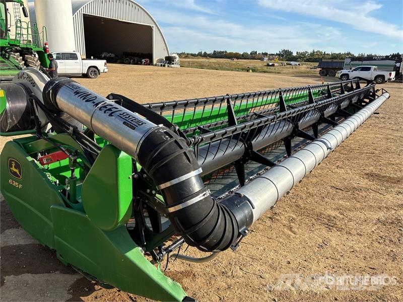 John Deere 635F Barre de coupe pour moissonneuse batteuse