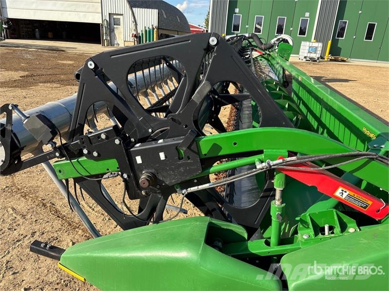 John Deere 635F Barre de coupe pour moissonneuse batteuse
