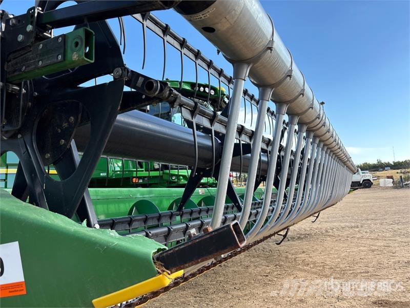 John Deere 635F Barre de coupe pour moissonneuse batteuse
