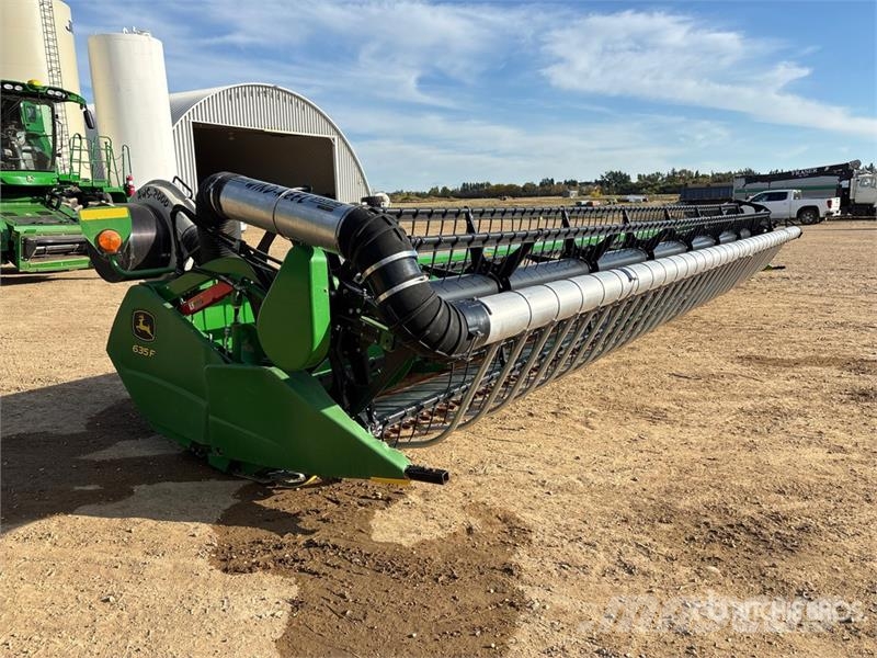 John Deere 635F Barre de coupe pour moissonneuse batteuse