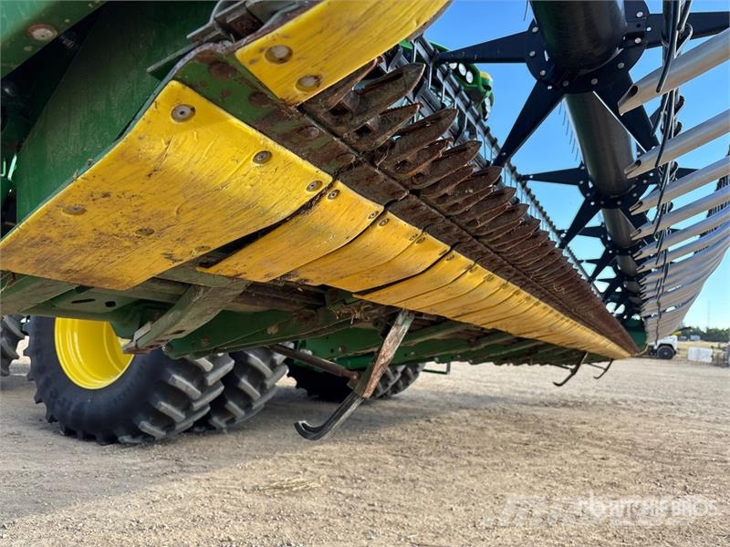 John Deere 635F Barre de coupe pour moissonneuse batteuse