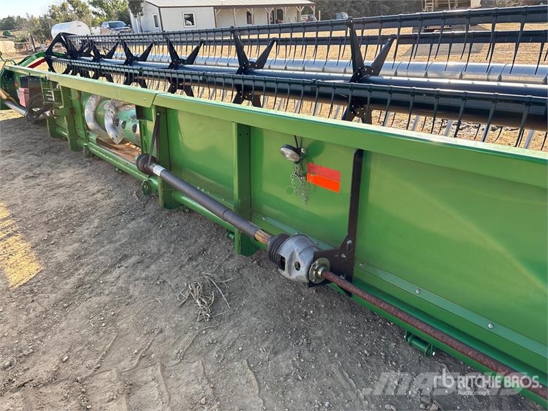 John Deere 635F Barre de coupe pour moissonneuse batteuse