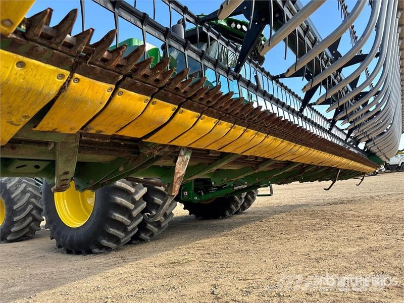 John Deere 635F Barre de coupe pour moissonneuse batteuse