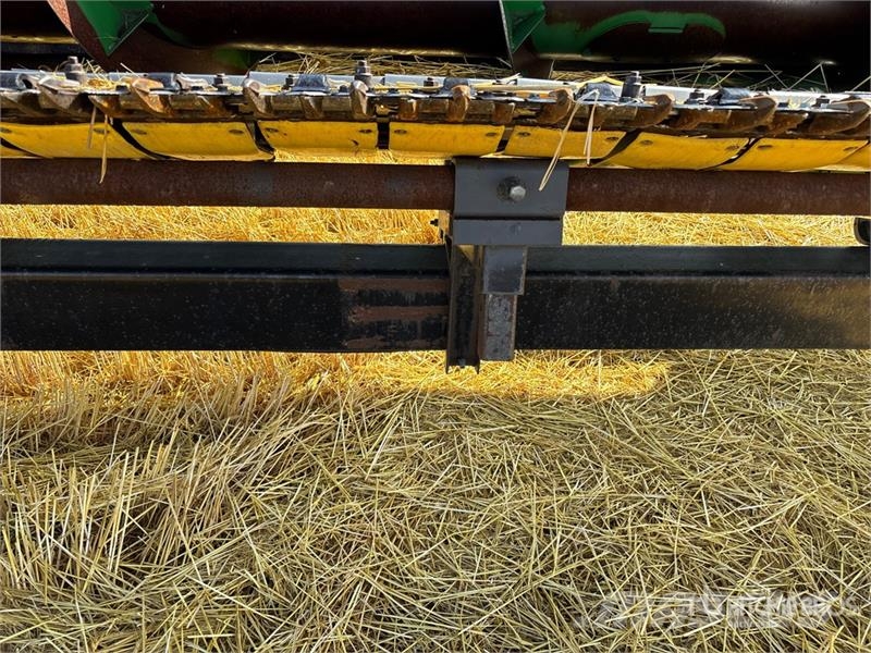 John Deere 635F Testate per mietitrebbie