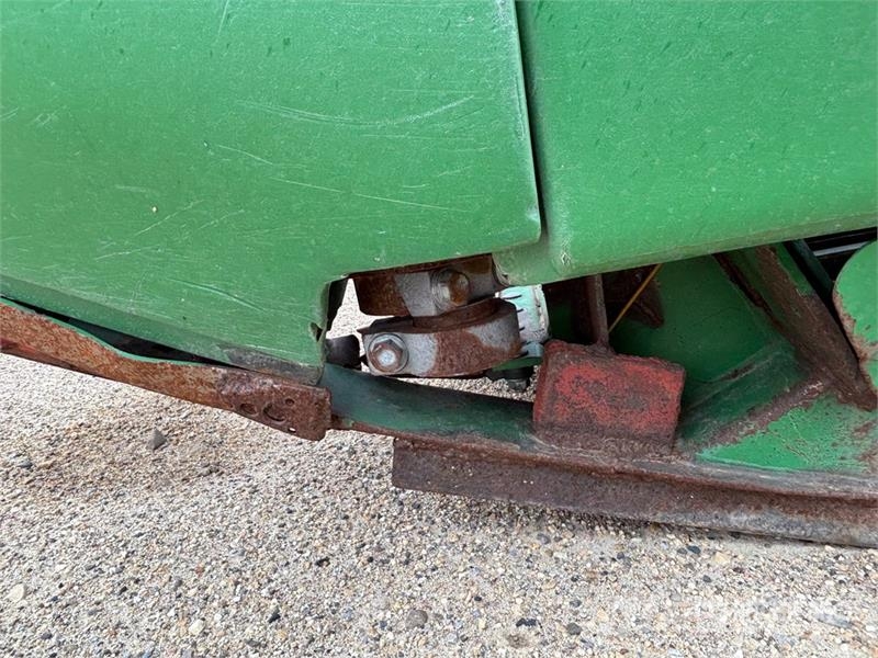 John Deere 640D Derliaus nuėmimo kombainų galvos