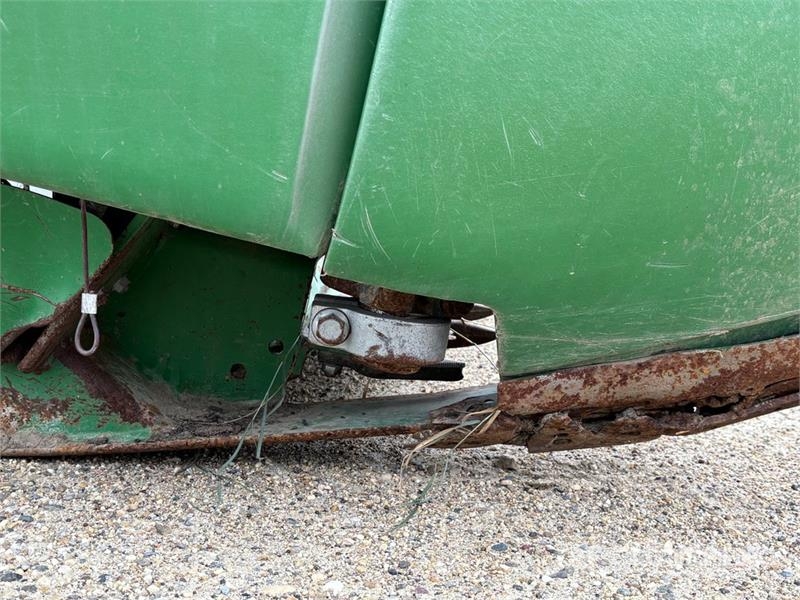 John Deere 640D Derliaus nuėmimo kombainų galvos