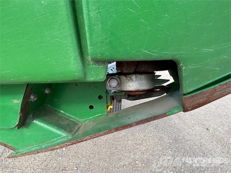 John Deere 640D Derliaus nuėmimo kombainų galvos
