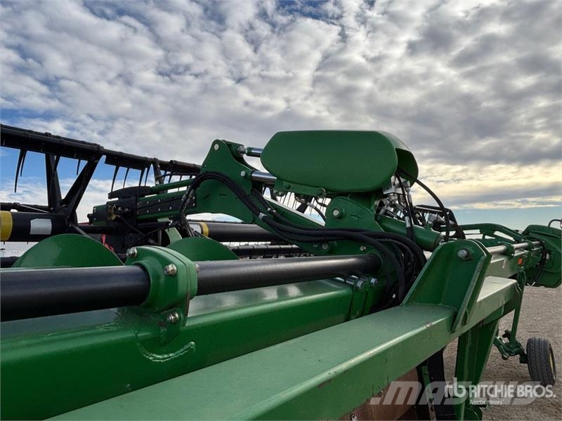 John Deere 640D Derliaus nuėmimo kombainų galvos