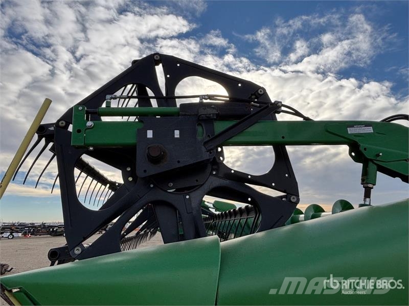 John Deere 640D Derliaus nuėmimo kombainų galvos
