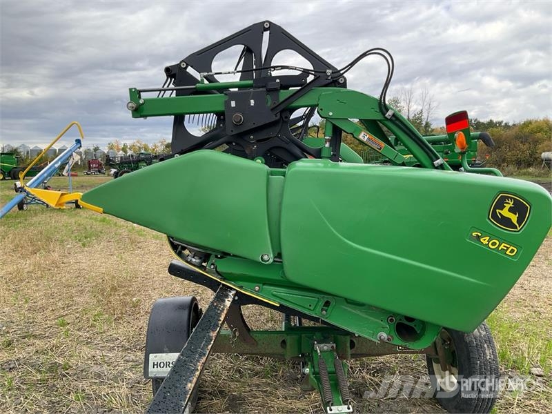 John Deere 640FD Testate per mietitrebbie