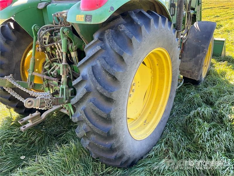John Deere 6420 الجرارات