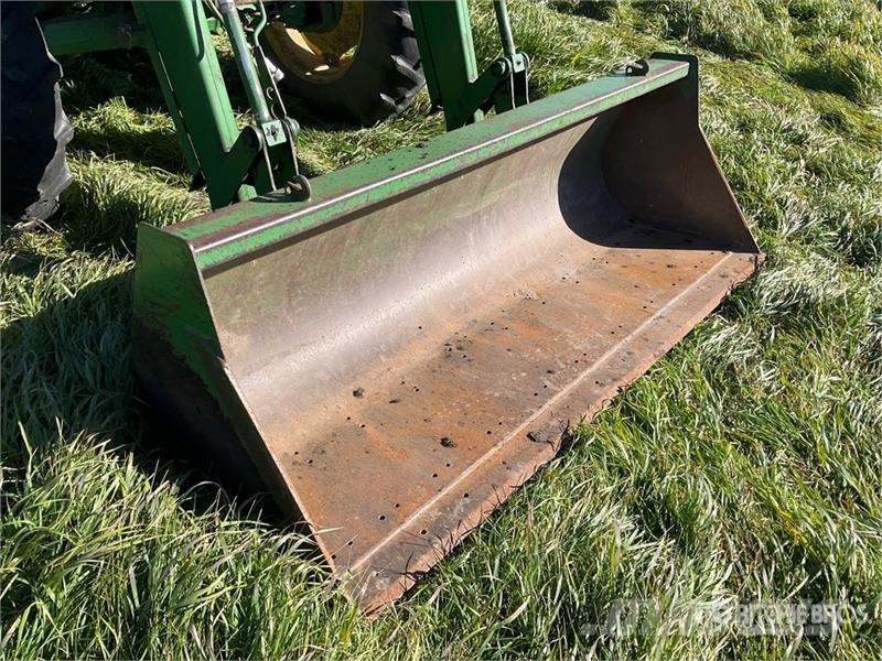 John Deere 6420 الجرارات