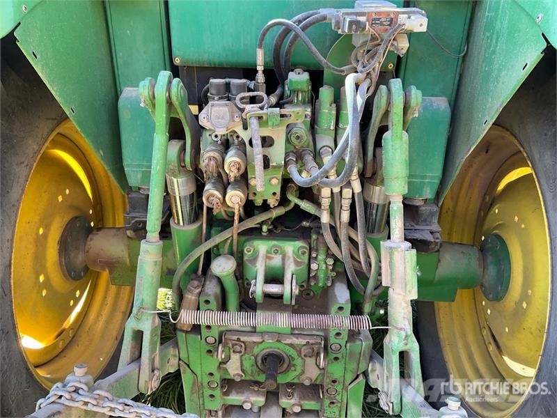 John Deere 6420 الجرارات